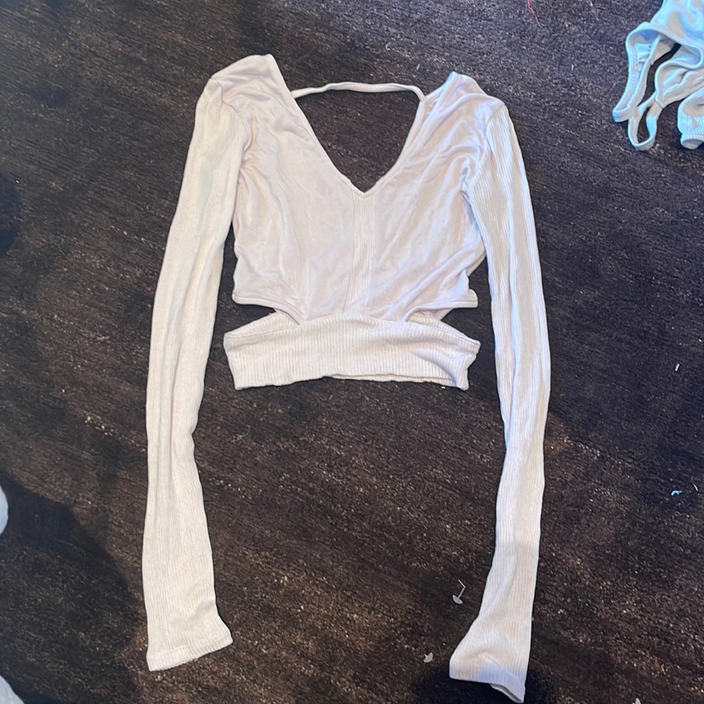 ALO YOGA Lilac Longsleeve Cutout Top (S)